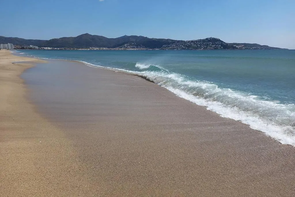 Villa Empuriabrava 500M De La Plage De La Rubina Spain